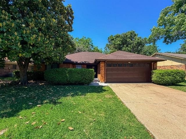 712 Pecan Street - Photo 1