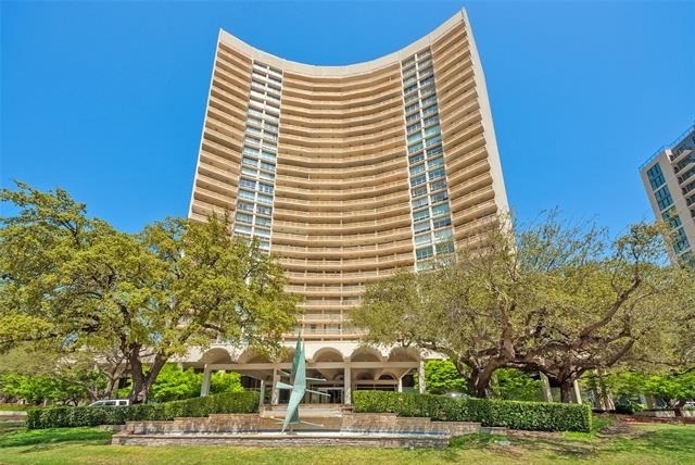 6211 W Northwest Highway - Photo 1