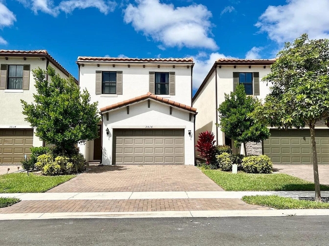 3016 King Palm Way - Photo 1