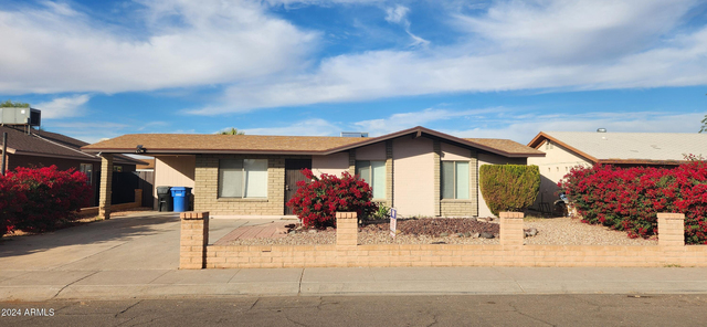 9002 W Roma Avenue - Photo 1