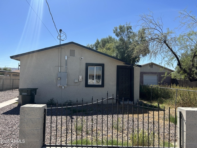 833 E Marguerite Avenue - Photo 1
