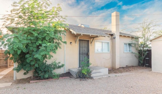 2032 W Adams Street - Photo 1