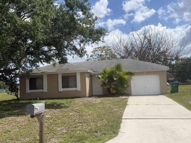 1131 Se Parrish Court - Photo 1