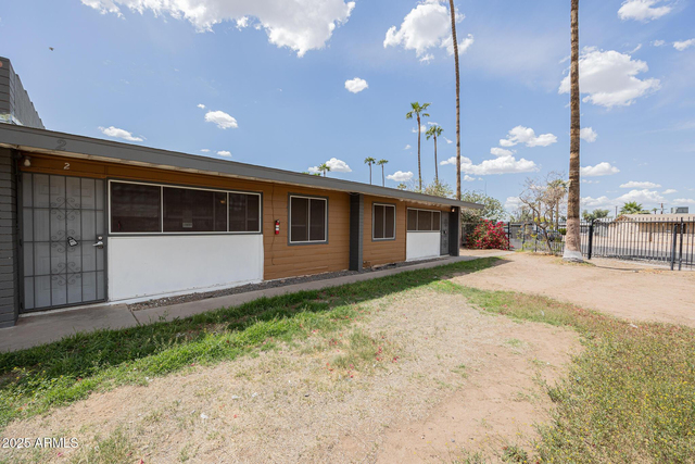 2115 W Devonshire Avenue - Photo 1