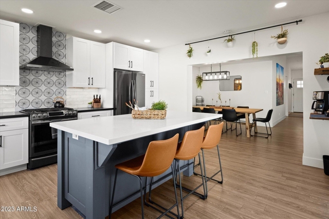 1027 W Peralta Avenue - Photo 1