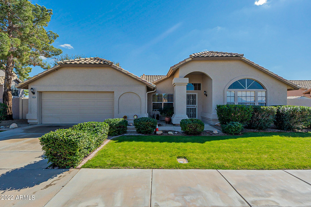 9023 W Lisbon Lane - Photo 1
