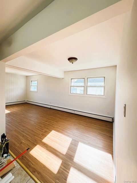 131 Roslyn Road - Photo 1