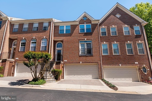 102 Lounsbury Place - Photo 1