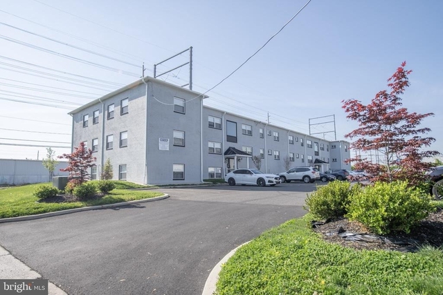 910 Gateway Boulevard - Photo 1