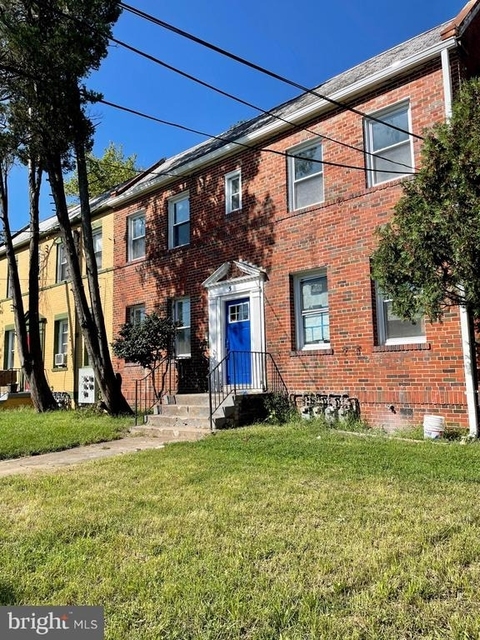 1838 C Street Se - Photo 1