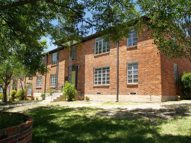 3206 Tom Green St - Photo 1