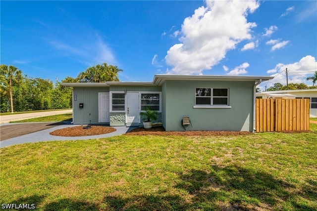 1015 10th Avenue N - Photo 1