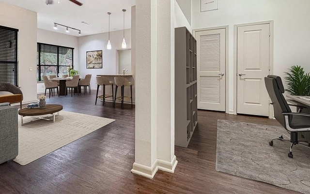 400 Mcgowen Street - Photo 1