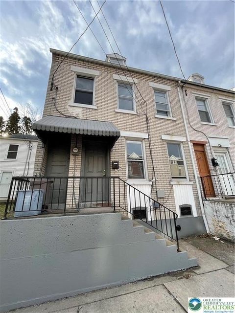 944 W Gordon Street - Photo 1