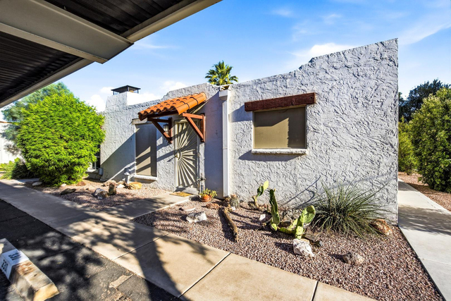 8030 E Oak Street - Photo 1