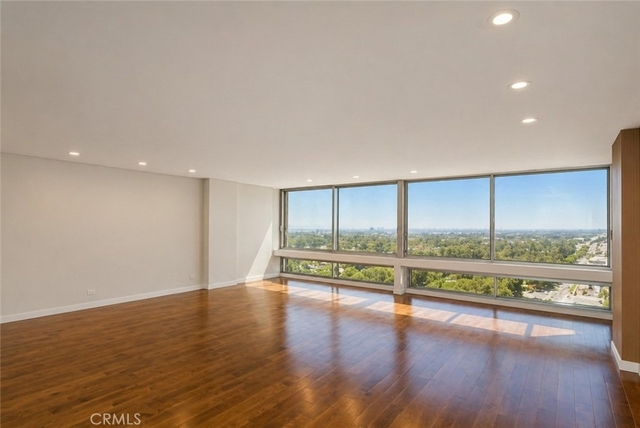 2222 Avenue Of The Stars - Photo 1