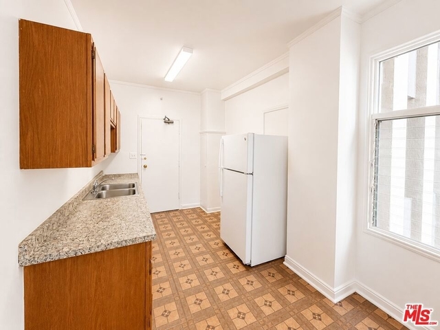 634 S Gramercy Place - Photo 1