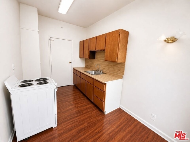 634 S Gramercy Place - Photo 1