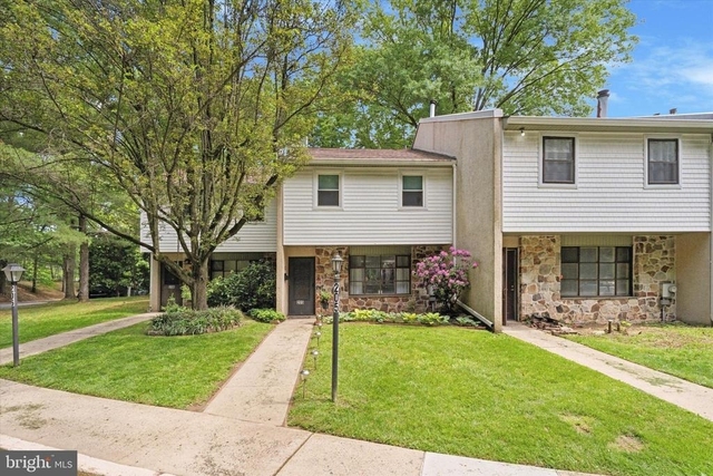 205 Woodside Circle - Photo 1
