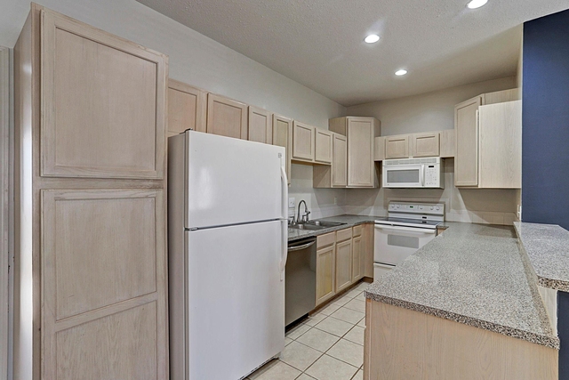 1931 Richmond Avenue - Photo 1