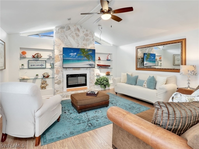 955 Iris Court - Photo 1
