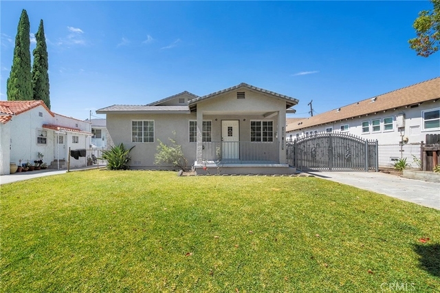 3025 Sherwood - Photo 1