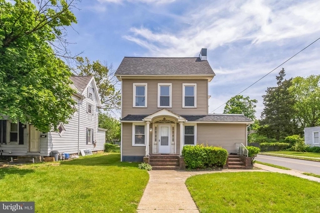 128 W Broad Street - Photo 1