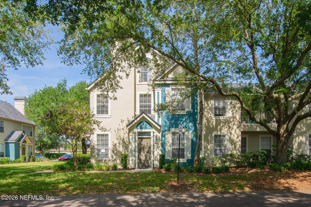 13703 Richmond Park Drive - Photo 1