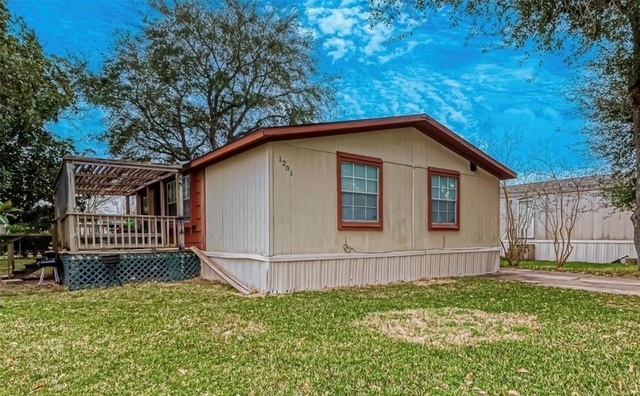 1201 Pampas Lane - Photo 1