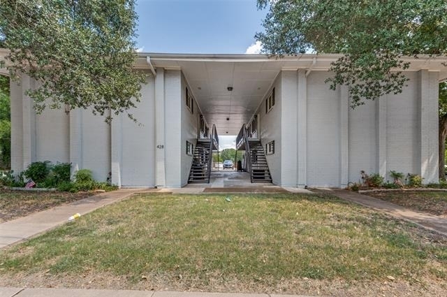 428 N Dallas Avenue - Photo 1