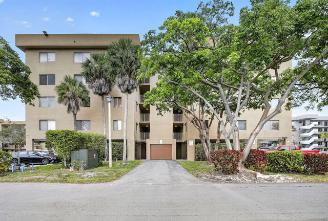 8030 Hampton Boulevard - Photo 1