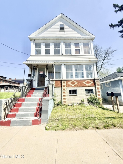 1121 10th Avenue - Photo 1