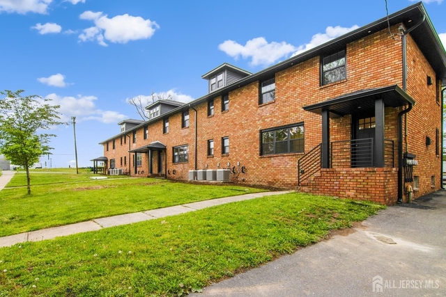 4 Morris Avenue - Photo 1