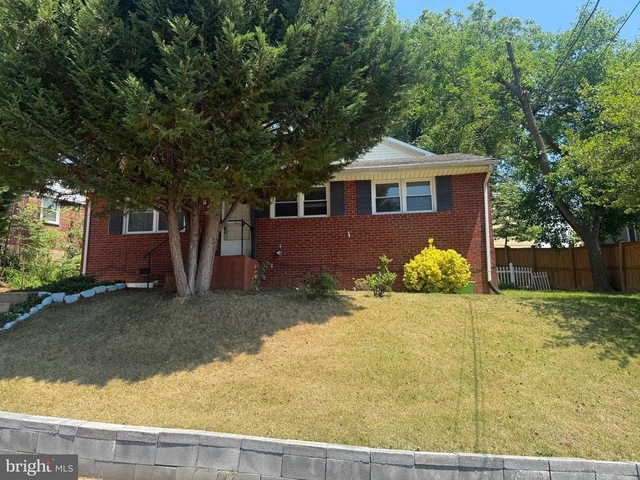 1813 S Stafford Street - Photo 1
