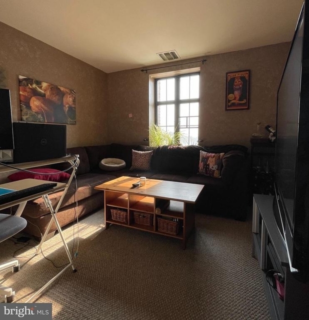 1601 Spring Garden Street - Photo 1