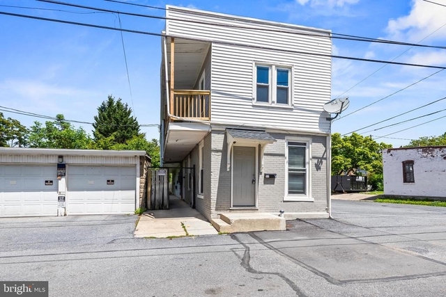 531 Walton Street - Photo 1