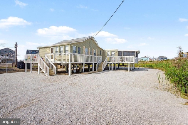 1022 South Green Street - Photo 1
