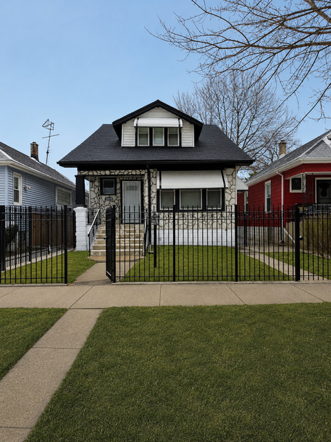 12019 S Perry Avenue - Photo 1