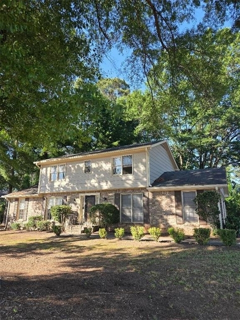 2206 Country Club Drive Se - Photo 1