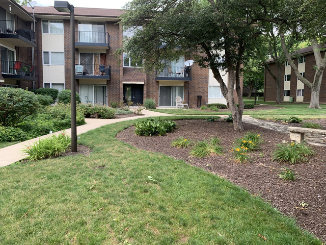 5s070 Pebblewood Lane - Photo 1