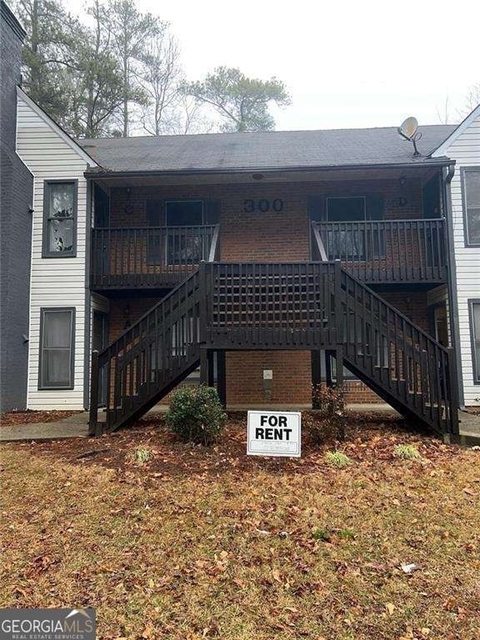 300 E Burns Court Se - Photo 1