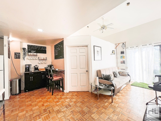 Eliot Avenue - Photo 1