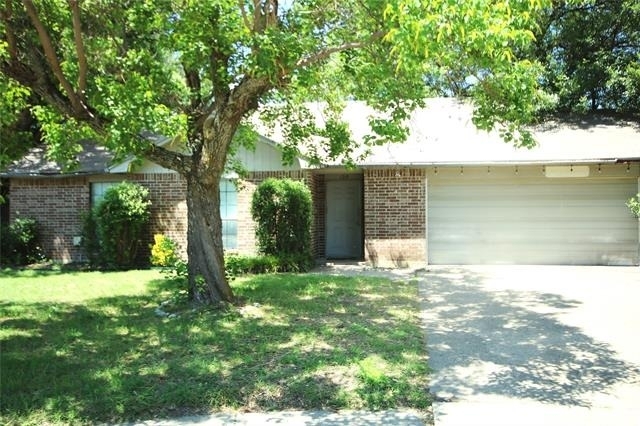109 Australia Court - Photo 1