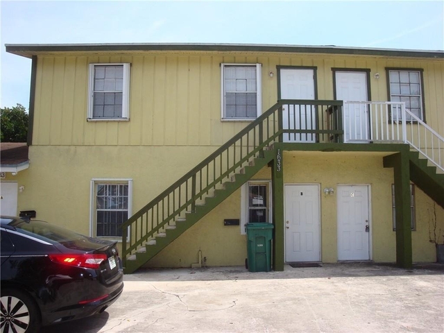 1633 W 28th Street - Photo 1