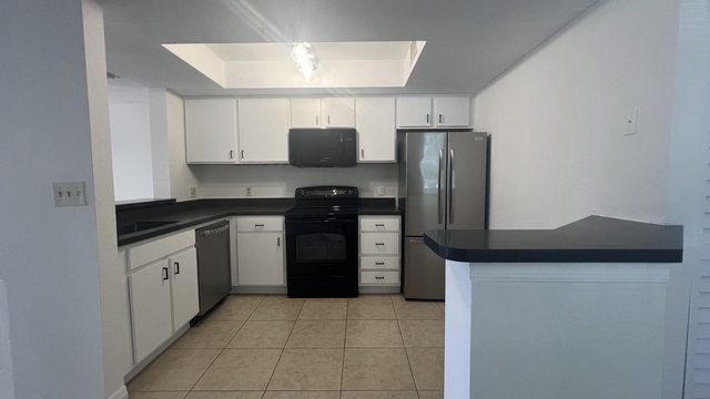 735 Sw 148th Avenue - Photo 1
