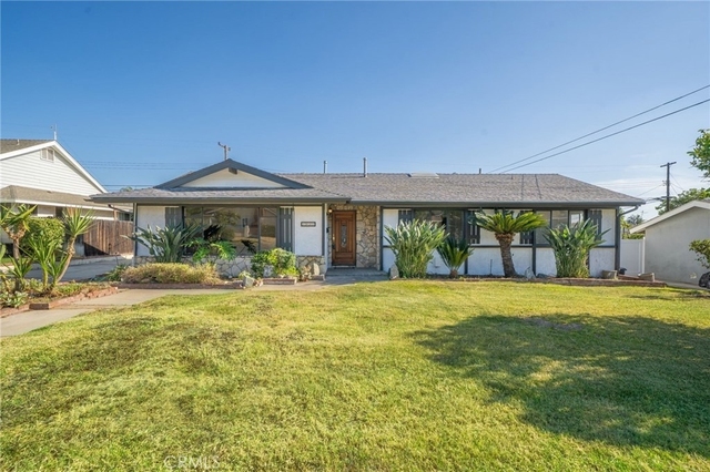 1032 E Buckboard - Photo 1