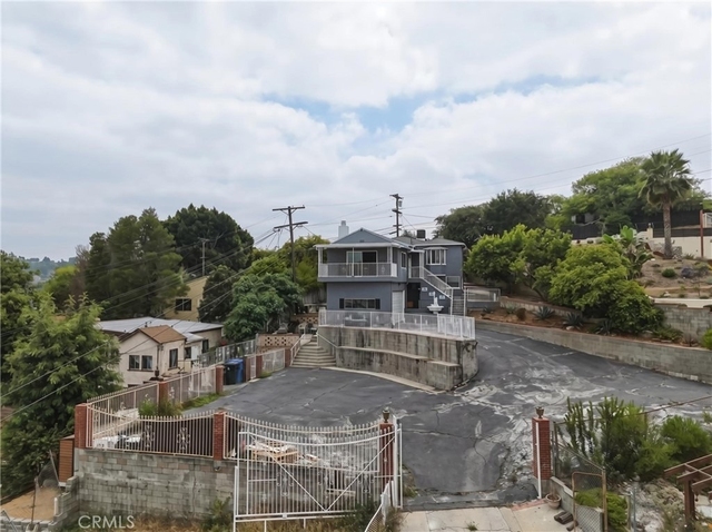 1745 College View Place - Photo 1