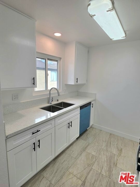 165 N Hamilton Avenue - Photo 1