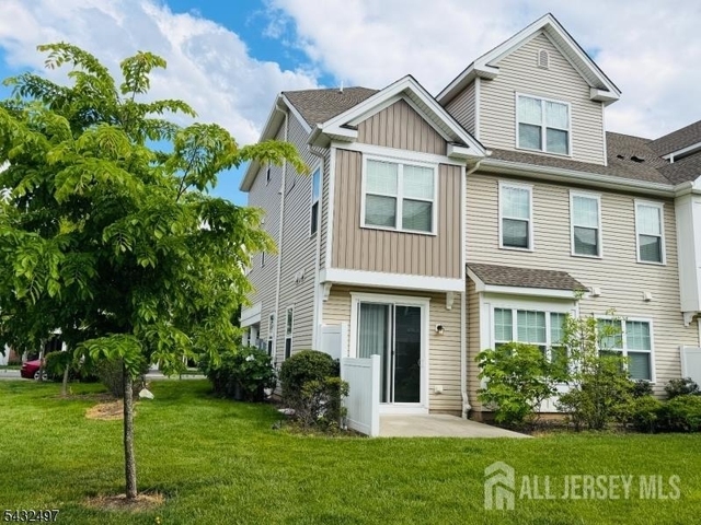 810 Greenland Square - Photo 1