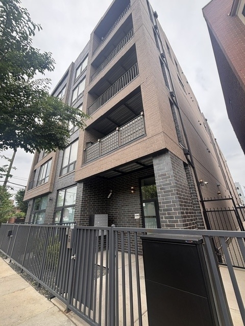 2342 W Adams Street - Photo 1